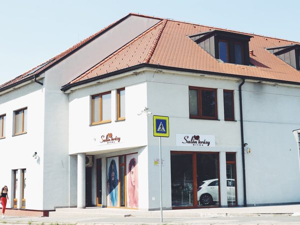 Exteriér Salónu krásy Nitra, Párovská 2